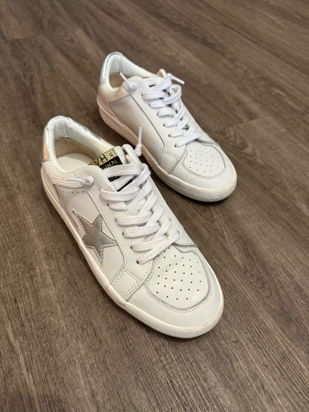 Vintage Havana White Leather Sneakers Silver Star Pearl Accent Size 9